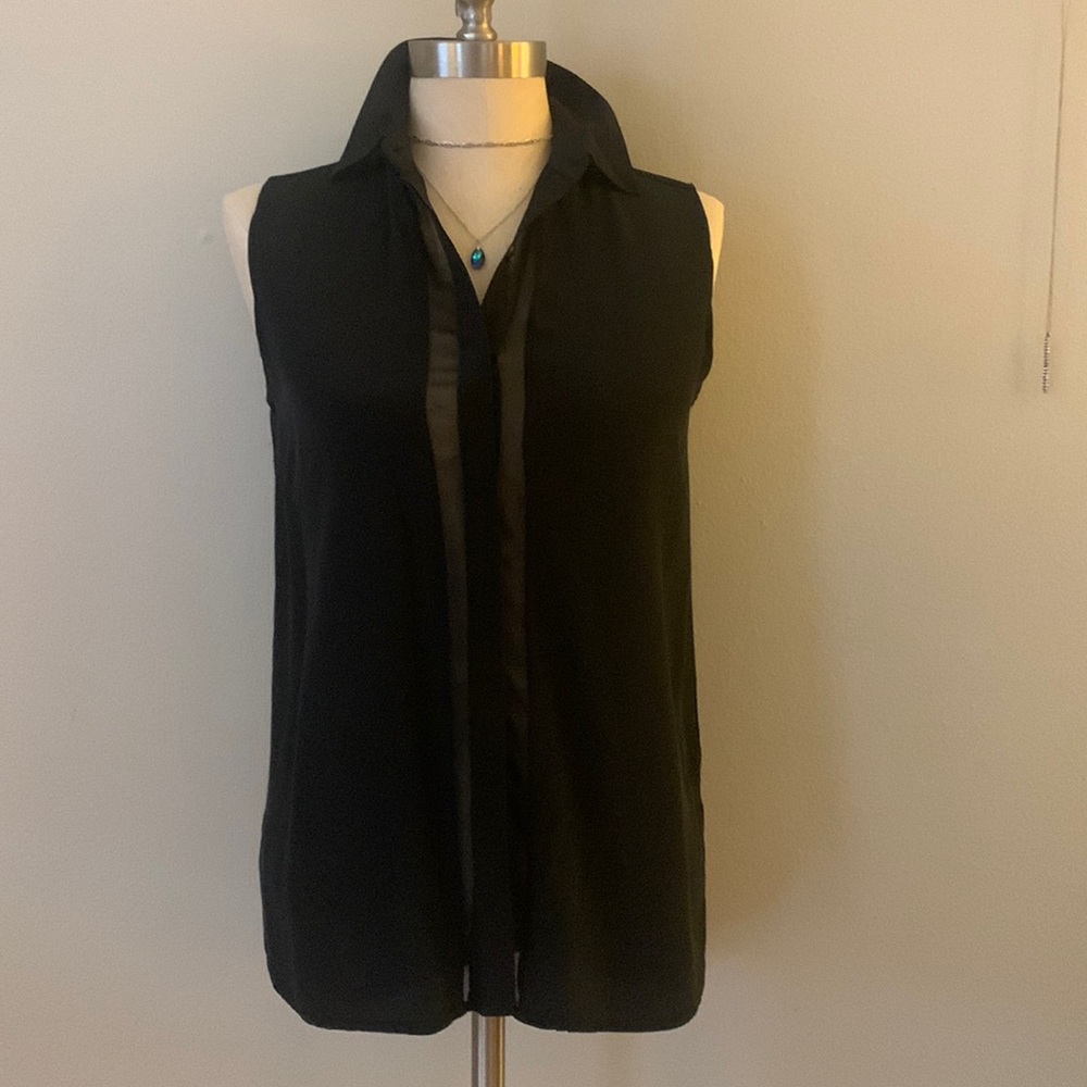 VINCE 100% silk hidden button down blouse